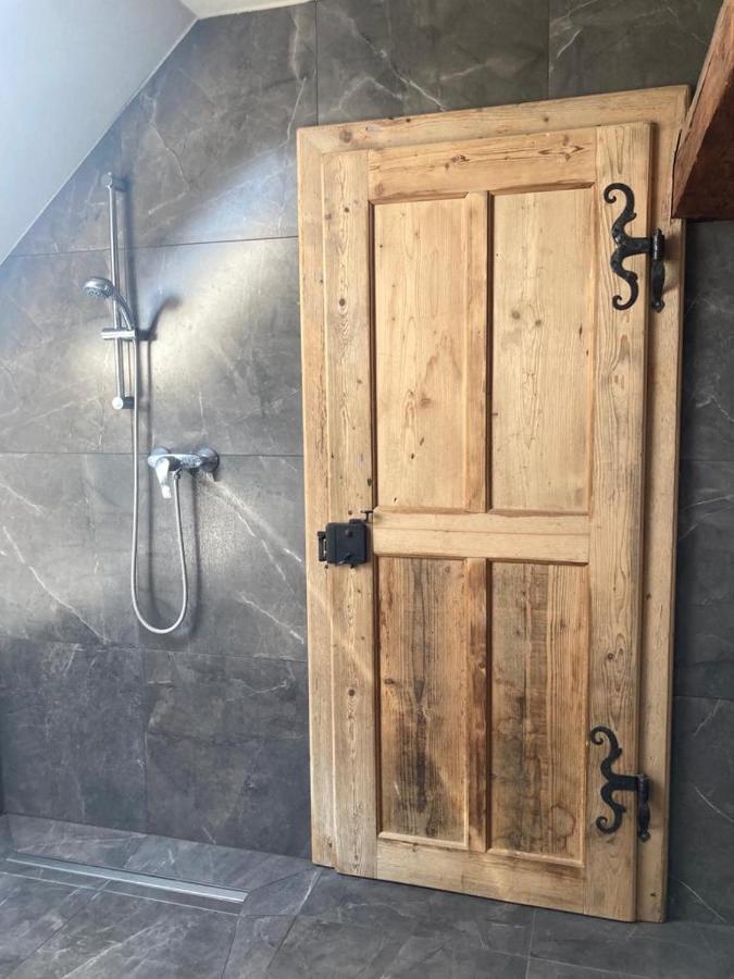 Altbau Zimmer In Anif Bagian luar foto